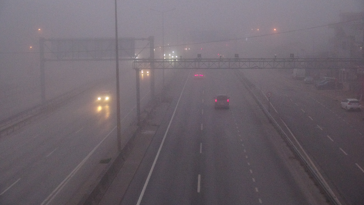 Kocaeli’de yoğun sis sürücüleri zorladı