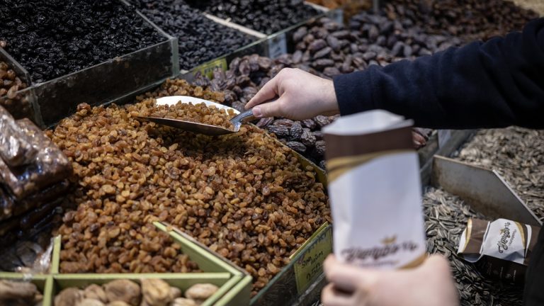 Kuru yemişçilerde yılbaşı hareketliliği