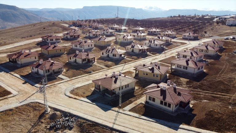 Malatya’da deprem konutlarına yerleşen afetzedeler devlete minnettar