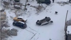 Malatya’da kayan araç park halindeki aracı devirdi