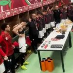 Mısır Milli Takımı maç öncesi soyunma odasında dua etti