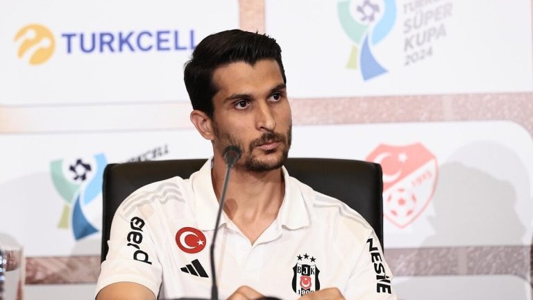 Necip Uysal, sezon sonu futbolu bırakma kararı aldığını duyurdu