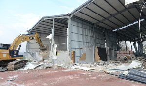 Nilüfer’de 2 kaçak yapı yıkıldı