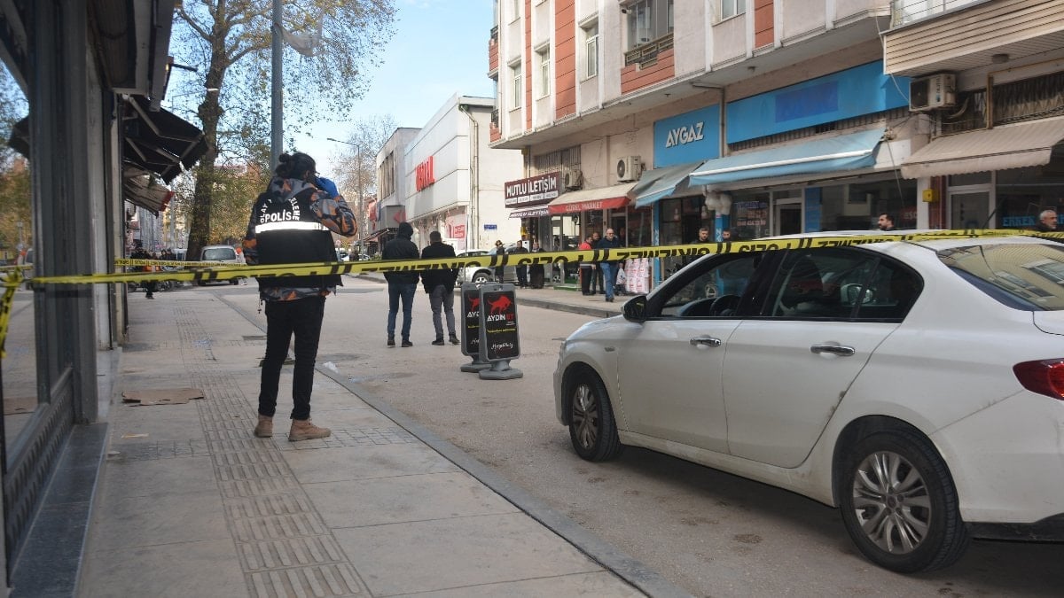Ordu’da iş yerine uzun namlulu silahla saldırı anı kameraya yansıdı