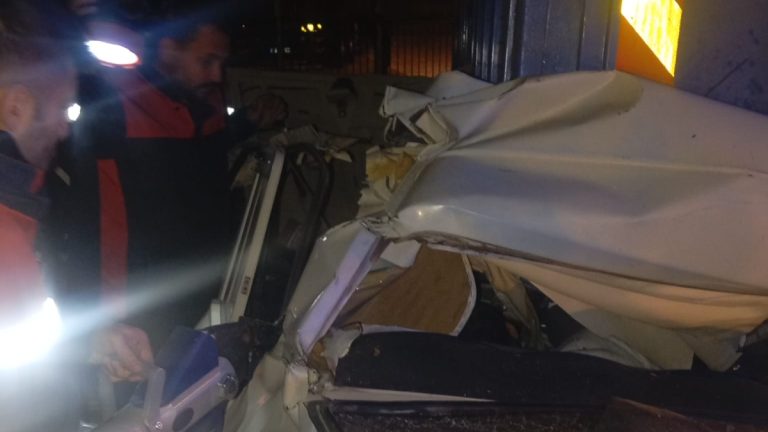 Osmaniye’de otomobil park halindeki kamyonete çarptı: 1 ölü