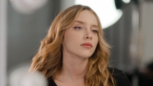 Oyuncu Hayal Köseoğlu sevgilisinden evlilik teklifi aldı