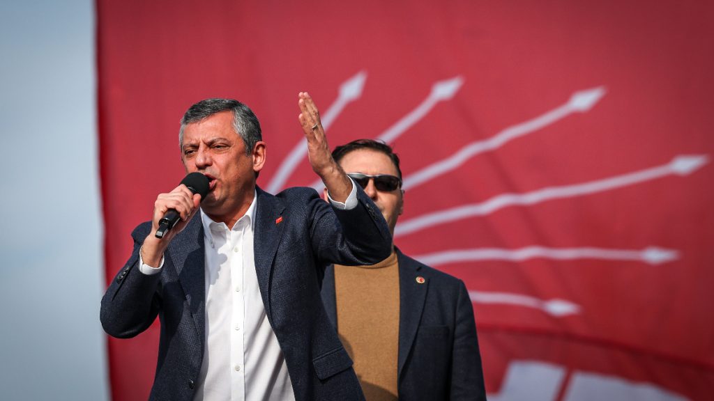 Özgür Özel: CHP geldiğinde bugünkü parayla asgari ücret 39 bin lira olacak