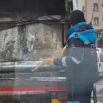 Pendik’te çöpten çıkan bağlama, yüreklere dokundu