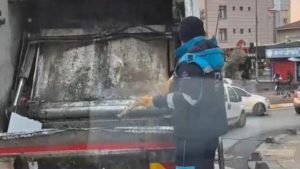 Pendik’te çöpten çıkan bağlama, yüreklere dokundu