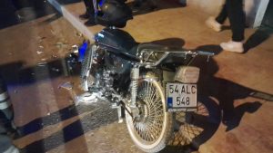 Sakarya’da panelvanla çarpışan motosiklette 17 yaşındaki genç hayatını kaybetti