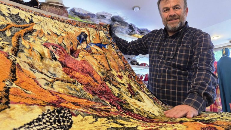 Samsun’da halılardan koleksiyon yaptı