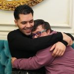 Sanatçı Emir Can İğrek, Üsküdar Tebessüm Kahvesi’ni Ziyaret Etti