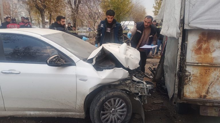 Şanlıurfa’da 15 gün önce anne olan kadın yolun karşısına geçerken kazada can verdi