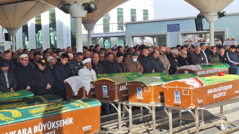 Siirt’te bıçaklanarak öldürülen Gülhan’a veda