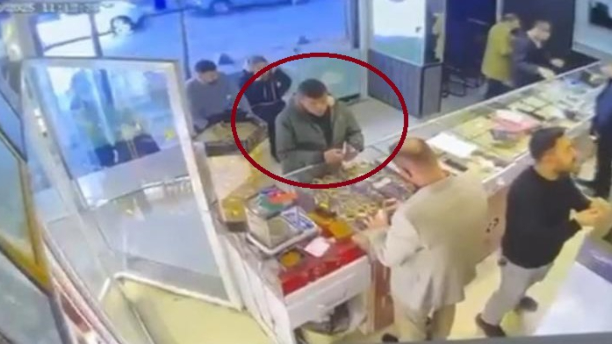 Siirt’te cinayeti itiraf eden komşunun çaldığı bilezikleri kuyumcuda sattığı anlar kamerada