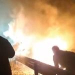 Sivas’ta yangın söndürmek için kar taşıdılar