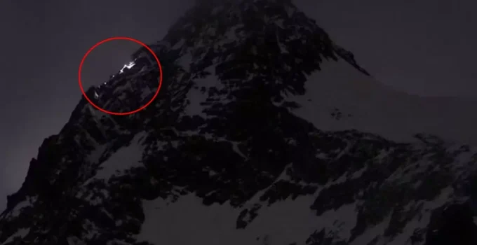 Talihsiz kadın, zirveye 50 metre kala partneri tarafından ölüme terk edildi