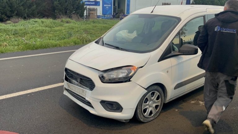 Tekirdağ’da başıboş köpek seyir halindeki araca kaza yaptırdı