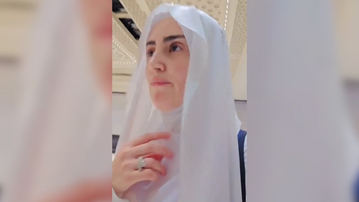 Umre’ye giden Türk’e sert müdahale: Filistin bayraklı rozeti alındı