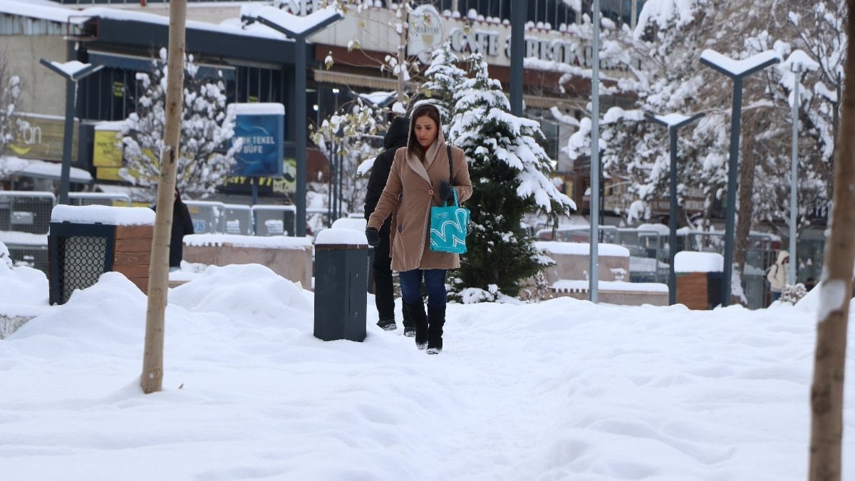 Van’da eğitime ‘kar’ engeli
