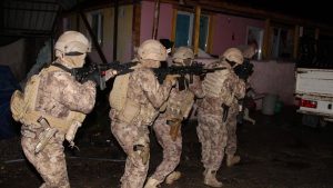 Yalova’da DEAŞ operasyonu: Polise ateş açıldı, çatışma sürüyor