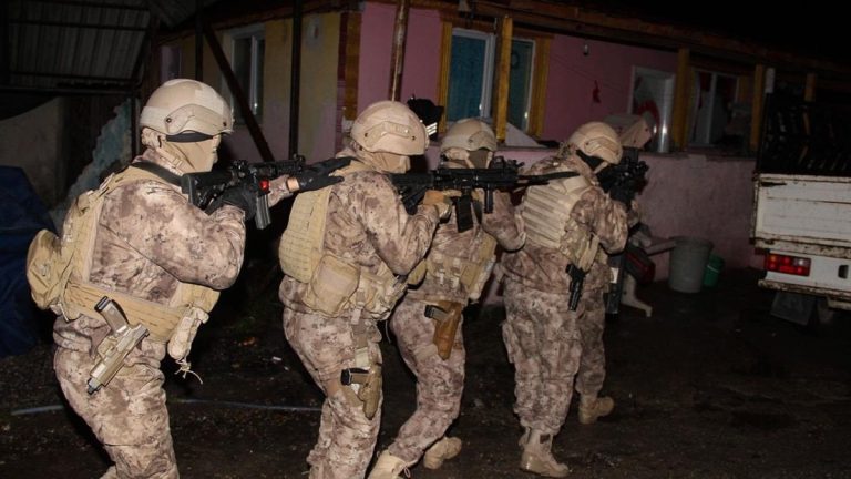 Yalova’da DEAŞ operasyonu: Polise ateş açıldı, çatışma sürüyor