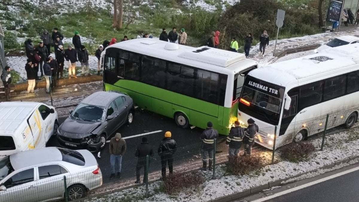 Zonguldak’ta buzlanan yolda kaza