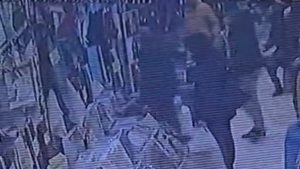 Zonguldak’ta cezaevine teslim almaya gelen polisi görünce bayıldı