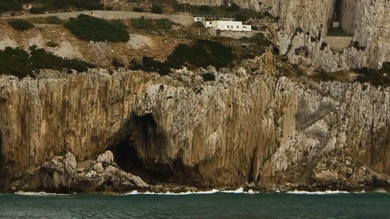 40 bin yıldır kapalıydı; Gorham Mağarası açıldı! İçinden çıkanlar…