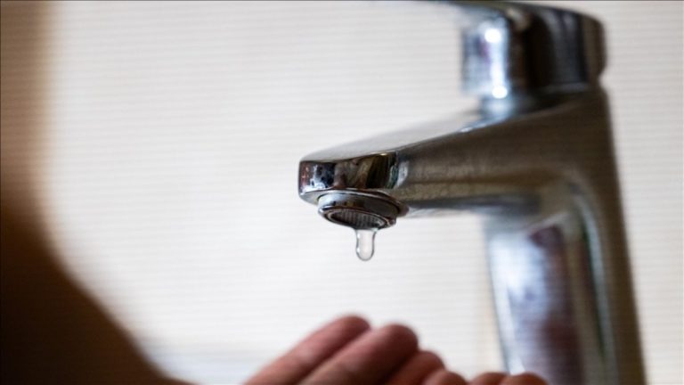 ABB ‘Saat 16’da sular gelecek’ dedi: Gelmeyince vatandaşlar isyan etti