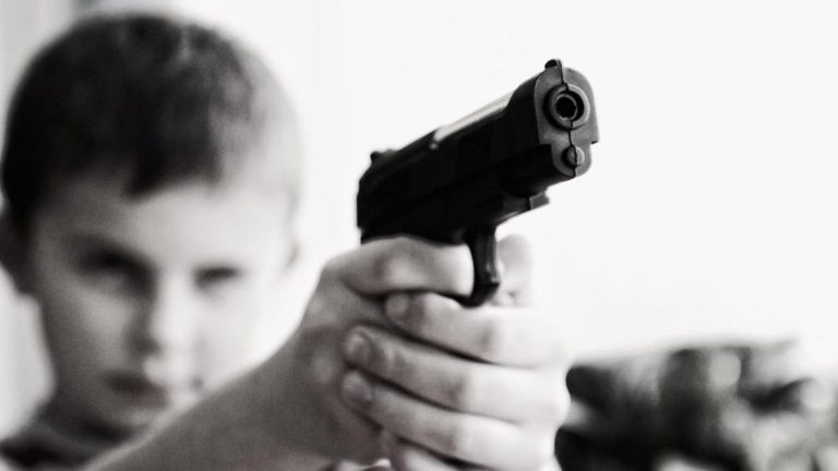 ABD’de 11 yaşındaki çocuk oyun konsolunu aldığı için babasını öldürdü