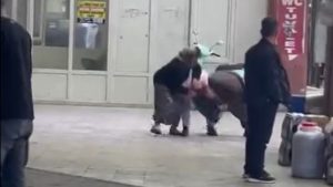 Adana iki kadın saç saça kavga etti