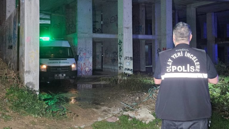 Adana’da acı ölüm: 2 metre derinliğinde su biriken inşaatın bodruma düştü