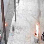 Adana’da benzinle harlamaya çalıştığı ateş aniden parladı: Panik anları kamerada