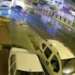 Adana’da bir otomobil park halindeki 4 farklı araca çarptı