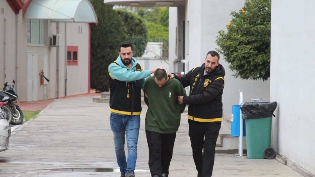 Adana’da genci sokak ortasında bıçaklayarak öldüren katil zanlısı: Bir anda oldu