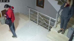 Adana’da kadın hırsızlar beğendikleri ayakkabıları çaldı