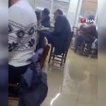 Adana’da kıraathaneyi su basması da oyuna engel olmadı