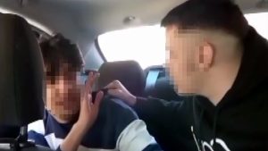 Adana’da oyun arkadaşlığı dehşete dönüştü: Liseliyi takside alıkoyup, darbettiler