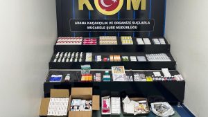 Adana’da ruhsatsız muayenehanede yüzlerce kaçak ilaç ele geçirildi