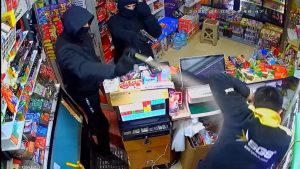 Afyonkarahisar’da market sahibine dehşeti yaşattılar: Gaspçıları polis yakaladı