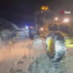 Afyonkarahisar’da vatandaşlar kar ve tipide mahsur kaldı