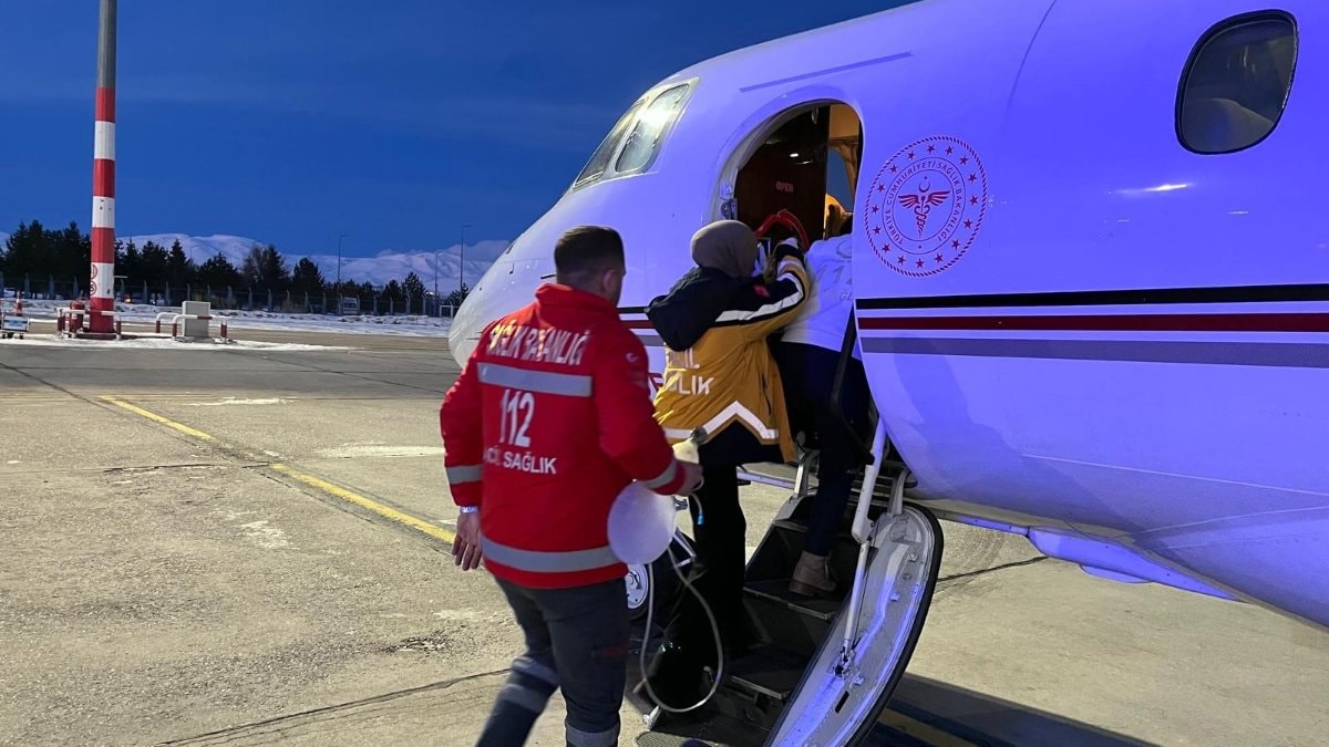 Ağrı’da 5 aylık bebek uçak ambulans havalandı