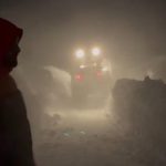 Ağrı’da tipide araçlarında mahsur kaldılar