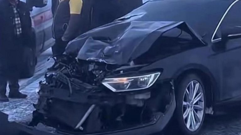 Ağrı’da yoğun sis kazayı beraberinde getirdi