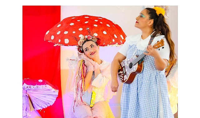 Aliağa Belediyesi Orman Tiyatrosu İlk Oyunuyla Sahnede