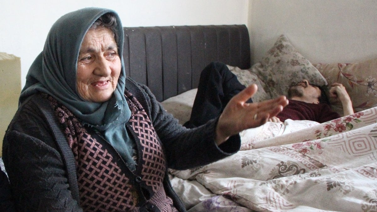 Amasya’da engelli evlatlarına ömrünü adayan kadına yılın annesi ödülü verildi