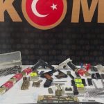 Amasya’da silah kaçakçılığı operasyonu: Baba ve oğluna gözaltı