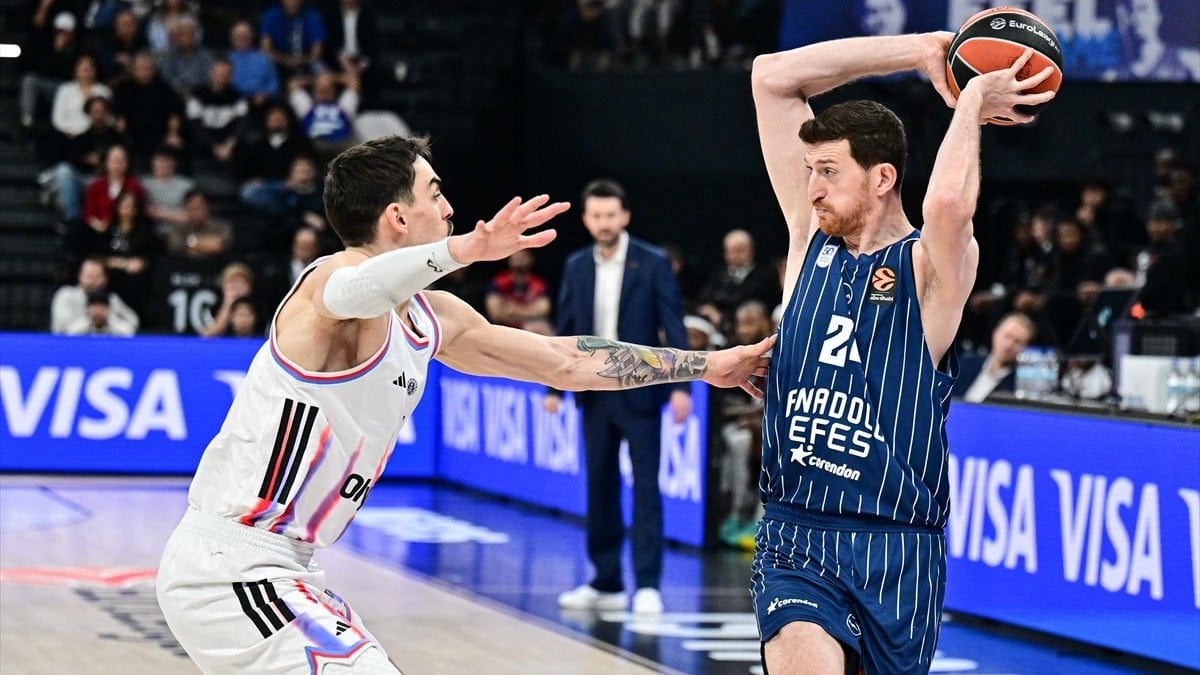 Anadolu Efes evinde Paris’e yenildi