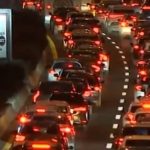 Ankara’da iş çıkış saatlerinde oluşan araç yoğunluğu trafiği kilitledi